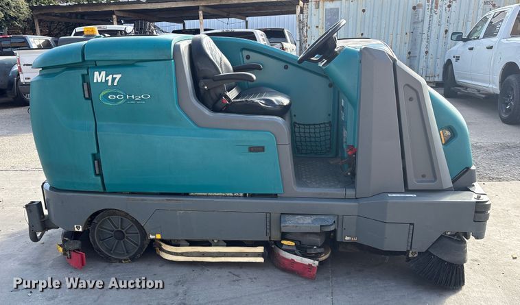 image for item ET7304 Tennant M17 floor scrubber