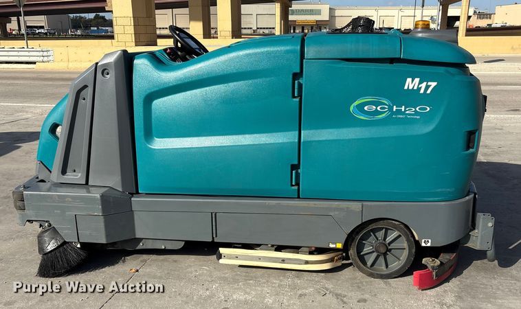 image for item ET7304 Tennant M17 floor scrubber