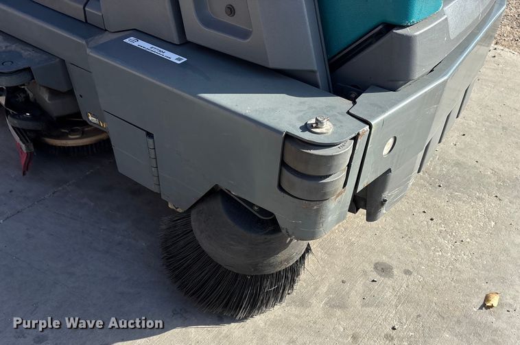 image for item ET7304 Tennant M17 floor scrubber