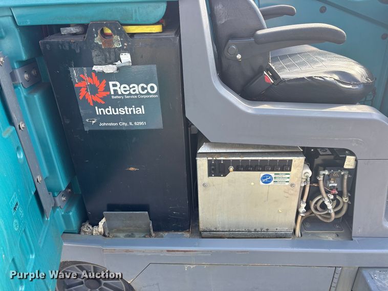 image for item ET7304 Tennant M17 floor scrubber