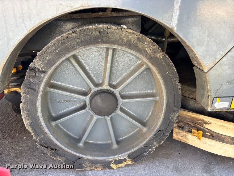 image for item ET7304 Tennant M17 floor scrubber