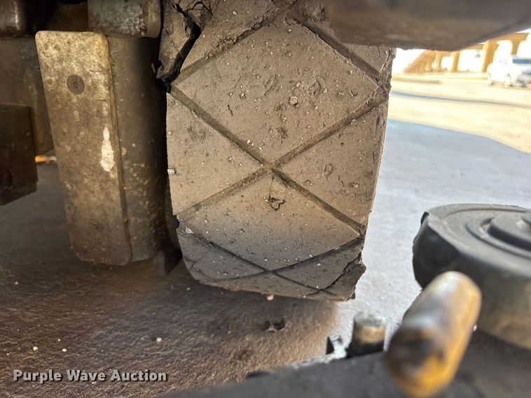 image for item ET7304 Tennant M17 floor scrubber