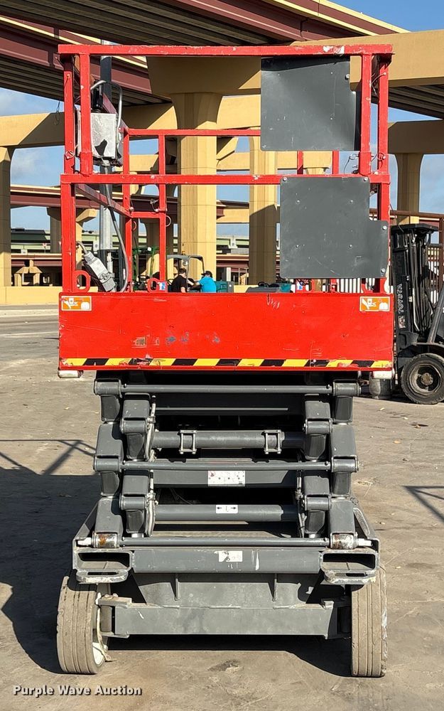 image for item ET7305 2014 Skyjack SJIII 4632 scissor lift