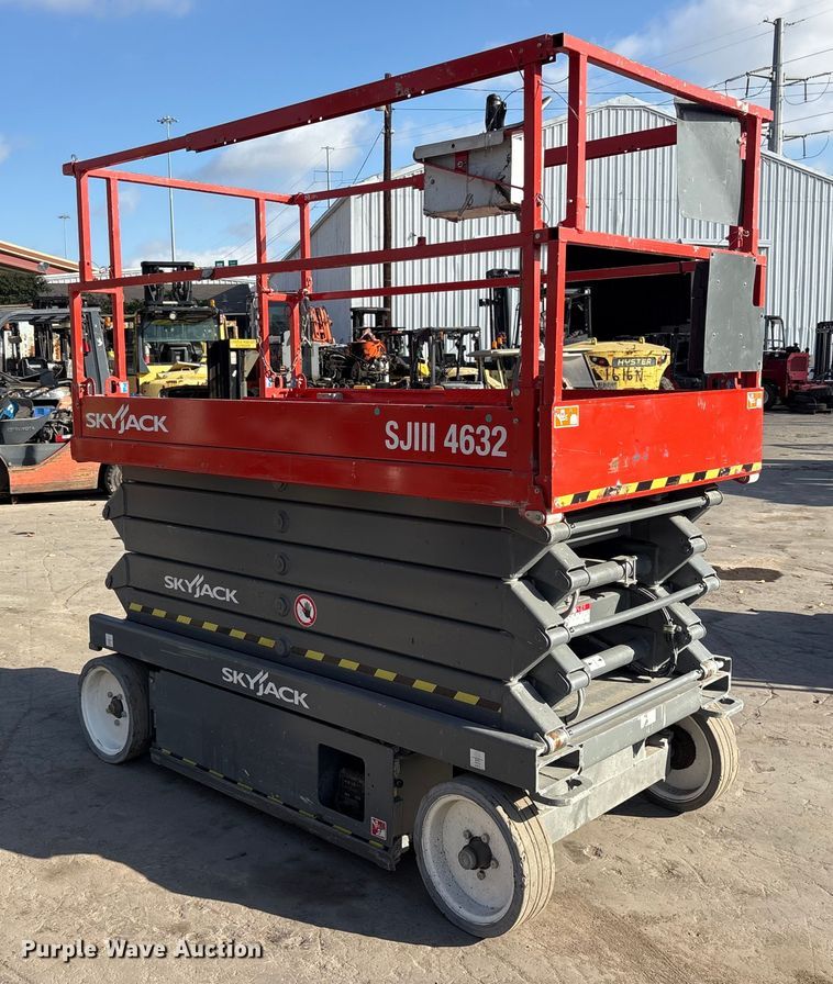 image for item ET7305 2014 Skyjack SJIII 4632 scissor lift