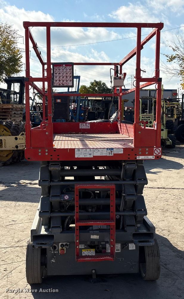 image for item ET7305 2014 Skyjack SJIII 4632 scissor lift