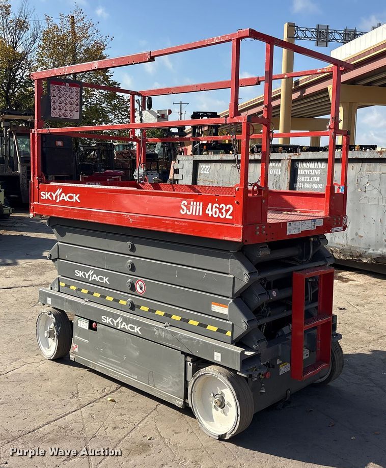 image for item ET7305 2014 Skyjack SJIII 4632 scissor lift