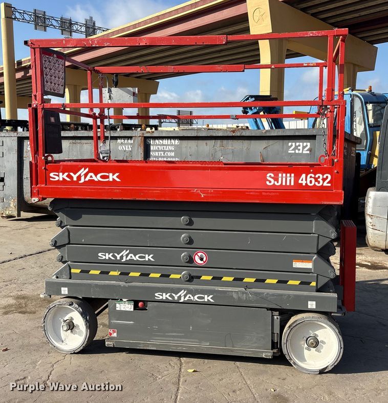 image for item ET7305 2014 Skyjack SJIII 4632 scissor lift