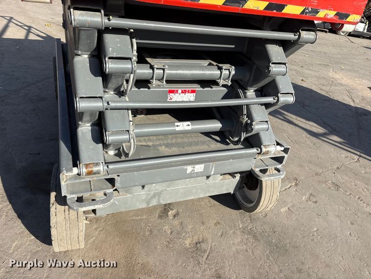 image for item ET7305 2014 Skyjack SJIII 4632 scissor lift