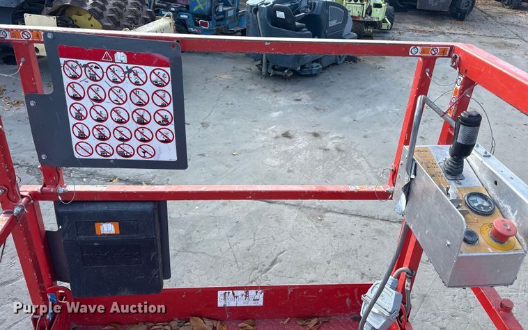 image for item ET7305 2014 Skyjack SJIII 4632 scissor lift