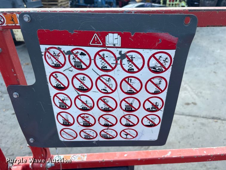 image for item ET7305 2014 Skyjack SJIII 4632 scissor lift