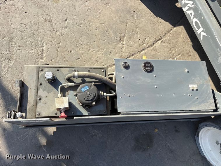 image for item ET7305 2014 Skyjack SJIII 4632 scissor lift