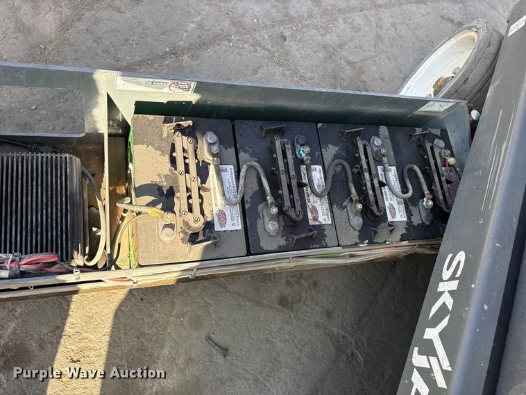 image for item ET7305 2014 Skyjack SJIII 4632 scissor lift