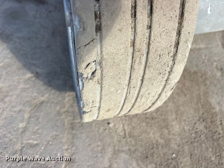 image for item ET7305 2014 Skyjack SJIII 4632 scissor lift