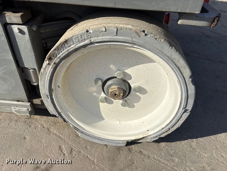 image for item ET7305 2014 Skyjack SJIII 4632 scissor lift