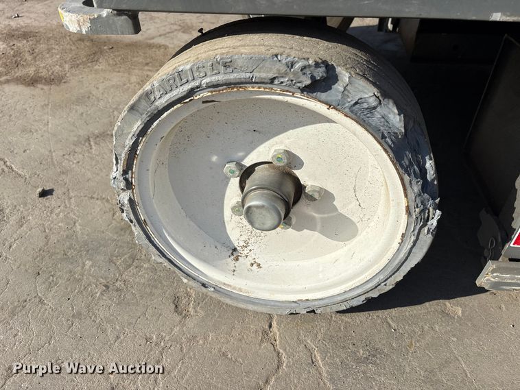 image for item ET7305 2014 Skyjack SJIII 4632 scissor lift