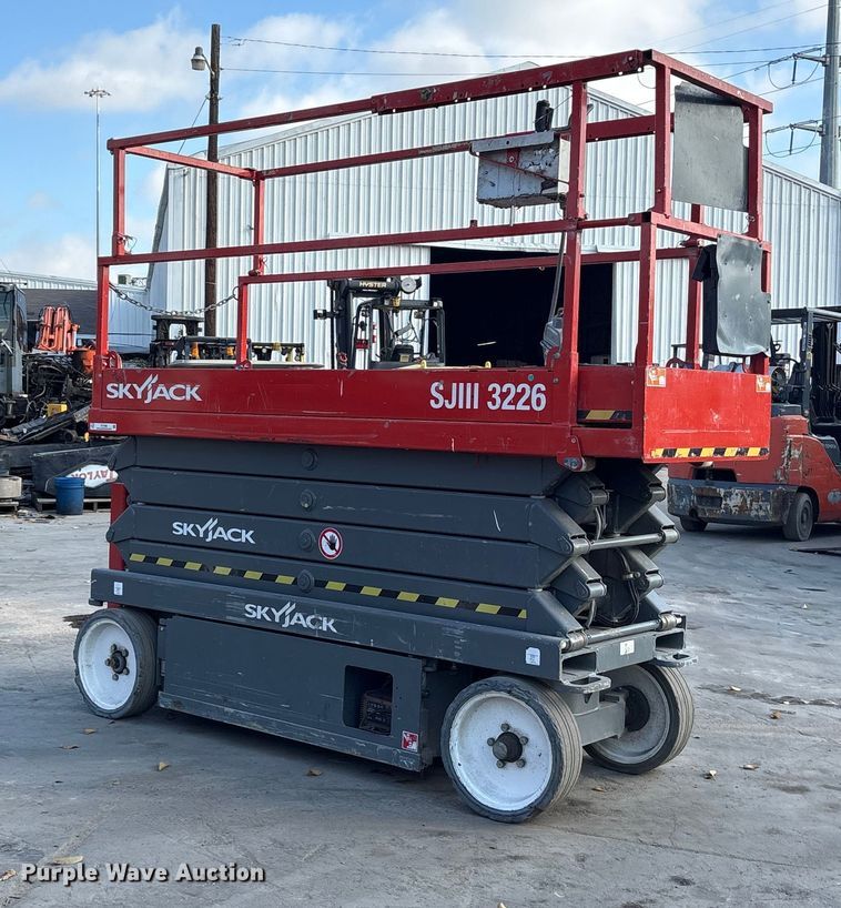 image for item ET7306 2014 Skyjack SJIII 3226 scissor lift