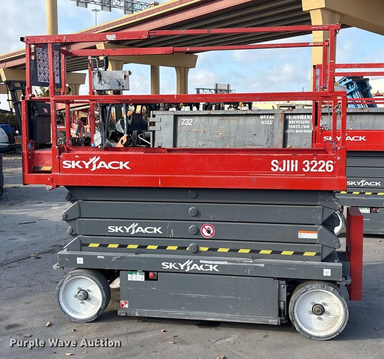 image for item ET7306 2014 Skyjack SJIII 3226 scissor lift