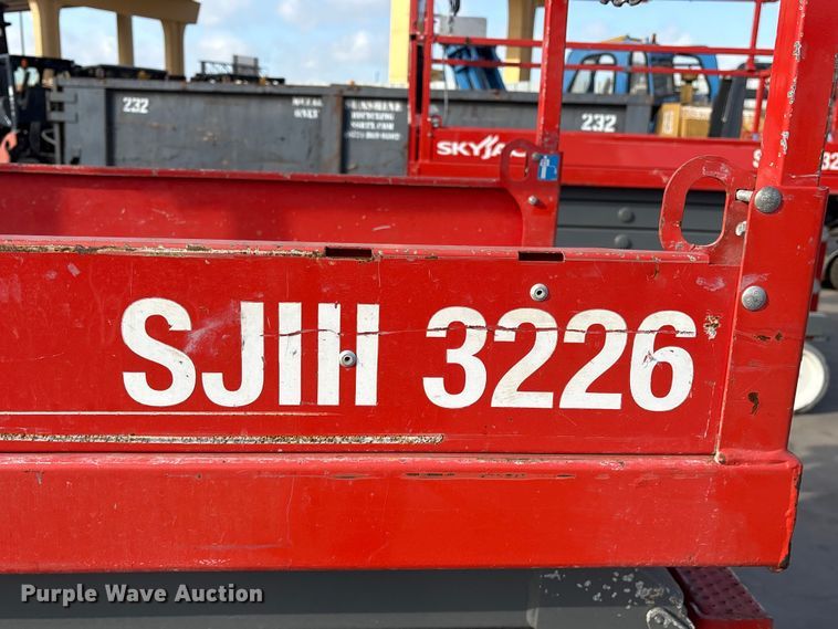 image for item ET7306 2014 Skyjack SJIII 3226 scissor lift