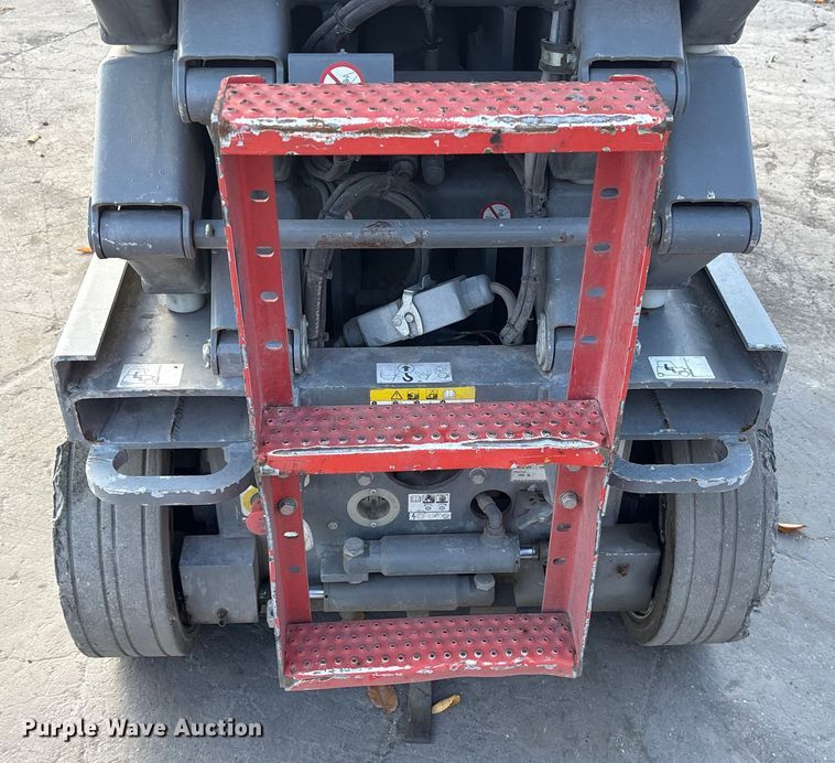 image for item ET7306 2014 Skyjack SJIII 3226 scissor lift