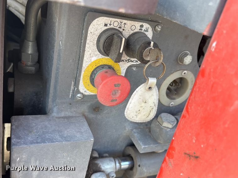 image for item ET7306 2014 Skyjack SJIII 3226 scissor lift