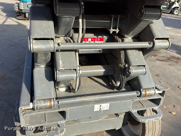 image for item ET7306 2014 Skyjack SJIII 3226 scissor lift