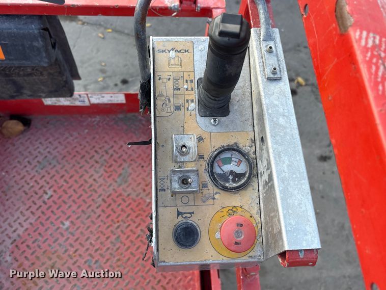 image for item ET7306 2014 Skyjack SJIII 3226 scissor lift