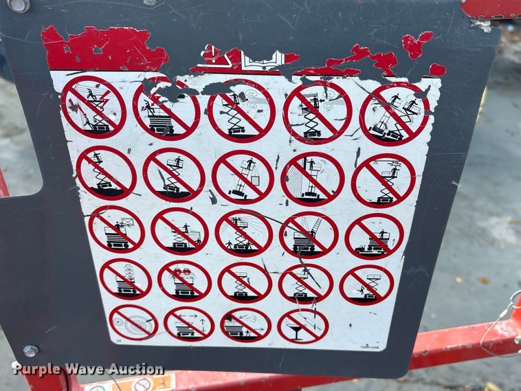 image for item ET7306 2014 Skyjack SJIII 3226 scissor lift