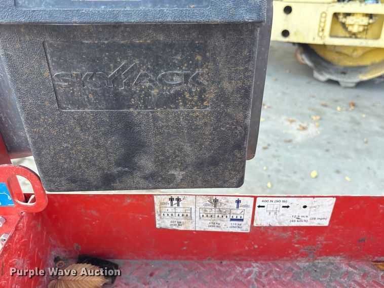 image for item ET7306 2014 Skyjack SJIII 3226 scissor lift