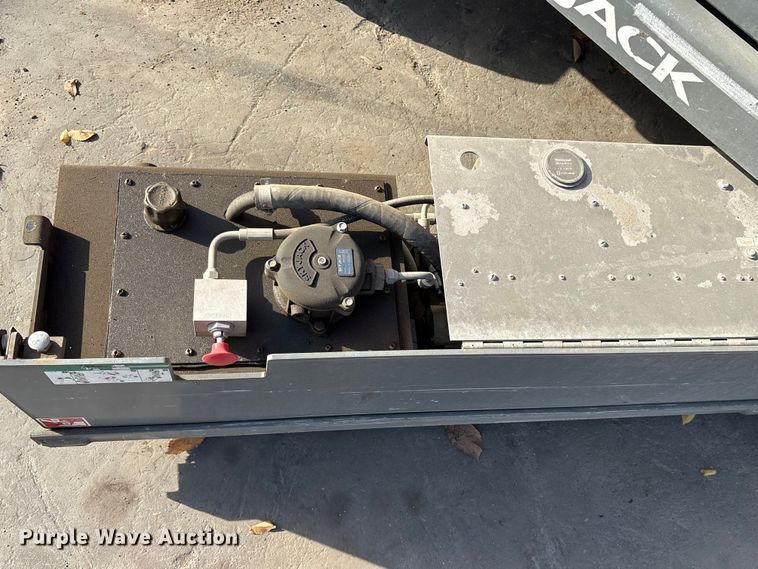 image for item ET7306 2014 Skyjack SJIII 3226 scissor lift