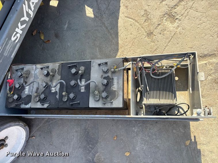 image for item ET7306 2014 Skyjack SJIII 3226 scissor lift