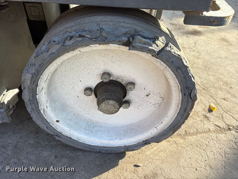 image for item ET7306 2014 Skyjack SJIII 3226 scissor lift