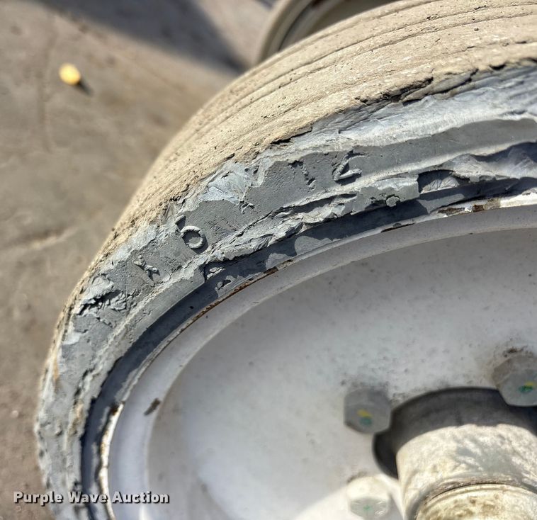 image for item ET7306 2014 Skyjack SJIII 3226 scissor lift