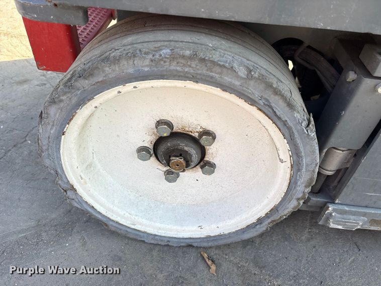 image for item ET7306 2014 Skyjack SJIII 3226 scissor lift