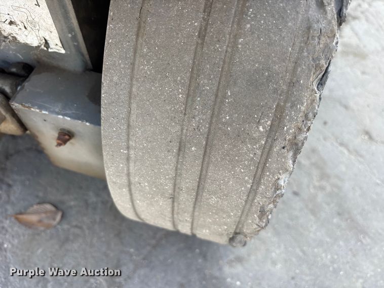 image for item ET7306 2014 Skyjack SJIII 3226 scissor lift