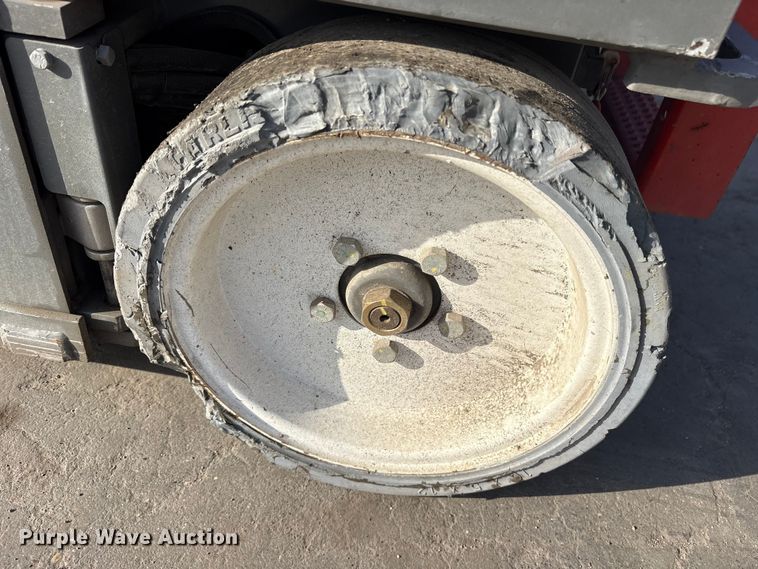 image for item ET7306 2014 Skyjack SJIII 3226 scissor lift