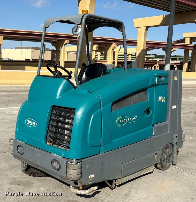 image for item ET7307 Tennant M20 Sweeper-scrubber.