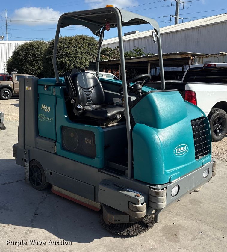 image for item ET7307 Tennant M20 Sweeper-scrubber.