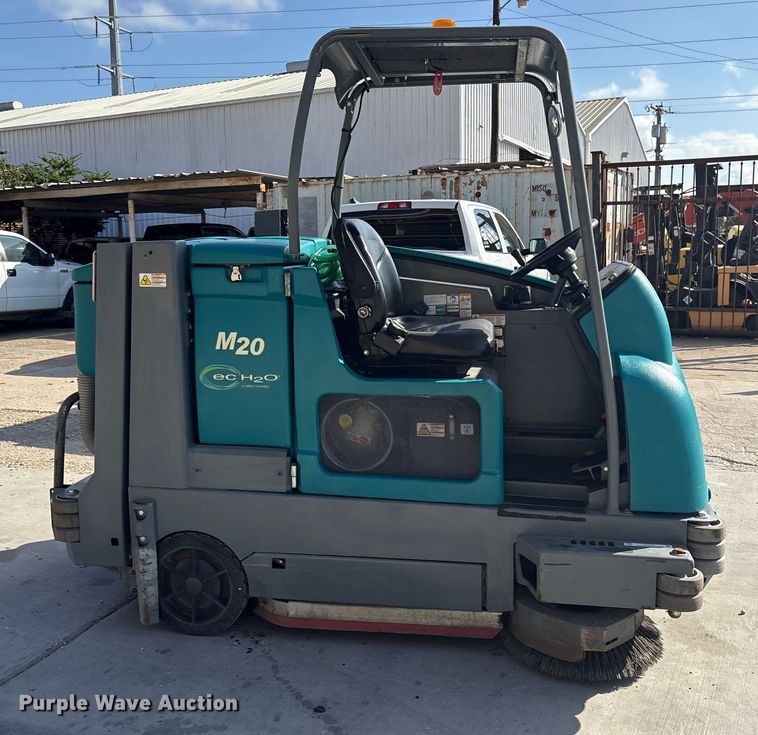 image for item ET7307 Tennant M20 Sweeper-scrubber.