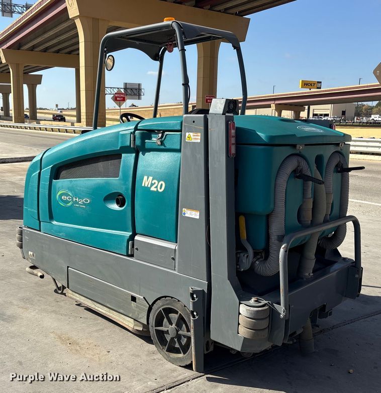 image for item ET7307 Tennant M20 Sweeper-scrubber.