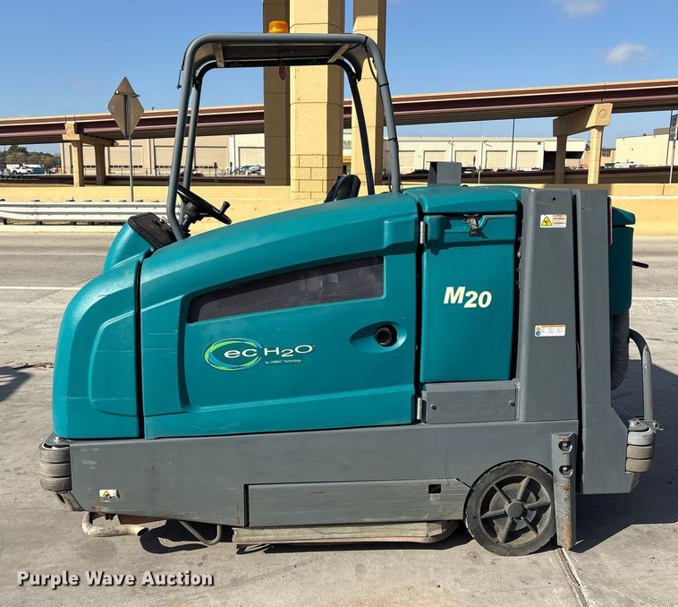 image for item ET7307 Tennant M20 Sweeper-scrubber.