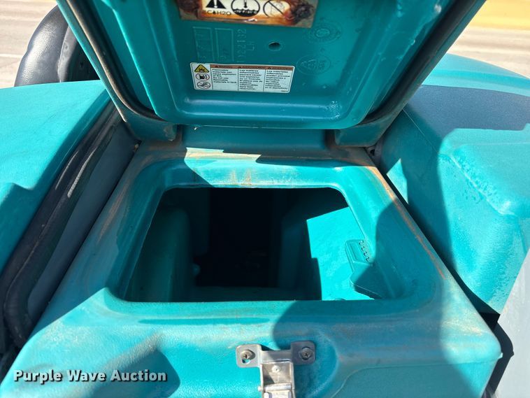 image for item ET7307 Tennant M20 Sweeper-scrubber.