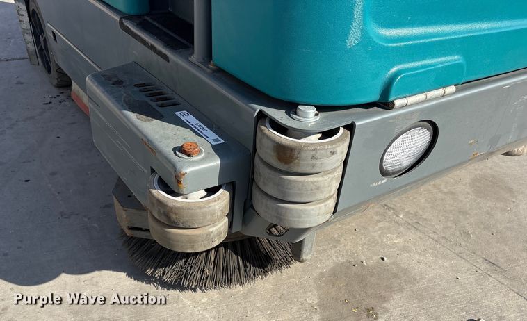 image for item ET7307 Tennant M20 Sweeper-scrubber.