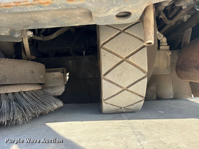 image for item ET7307 Tennant M20 Sweeper-scrubber.