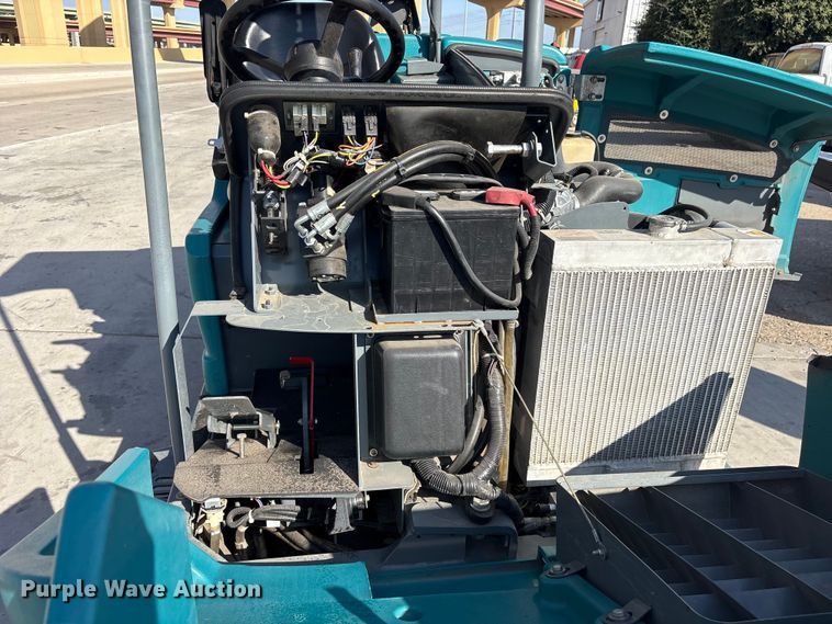 image for item ET7307 Tennant M20 Sweeper-scrubber.