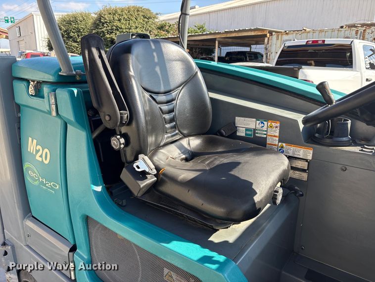 image for item ET7307 Tennant M20 Sweeper-scrubber.