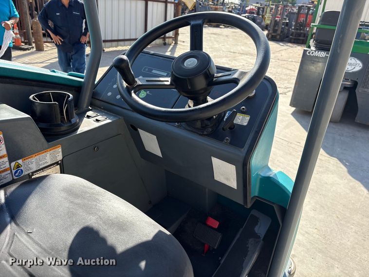 image for item ET7307 Tennant M20 Sweeper-scrubber.