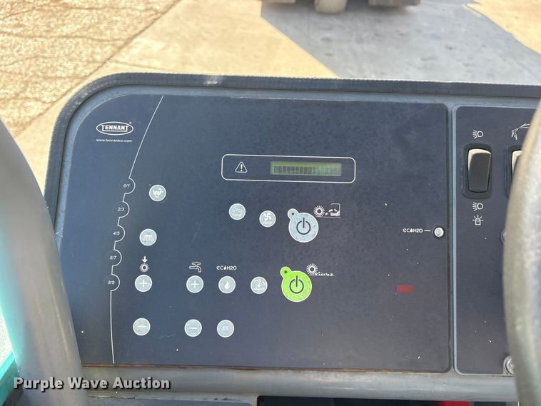 image for item ET7307 Tennant M20 Sweeper-scrubber.