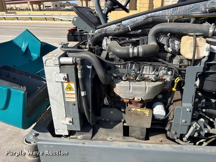 image for item ET7307 Tennant M20 Sweeper-scrubber.