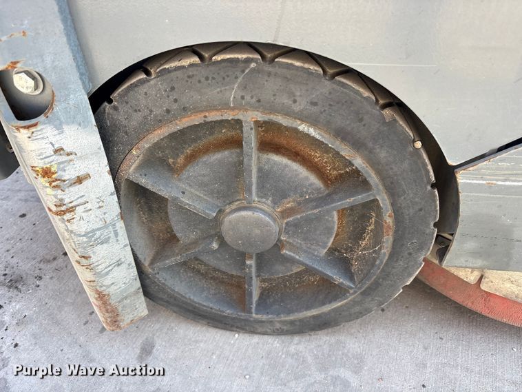 image for item ET7307 Tennant M20 Sweeper-scrubber.