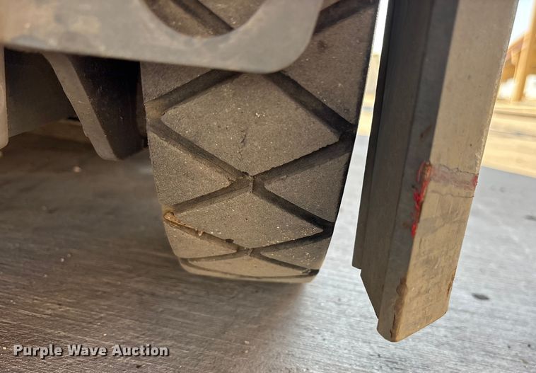 image for item ET7307 Tennant M20 Sweeper-scrubber.